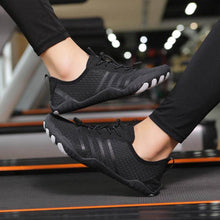 Lade das Bild in den Galerie-Viewer, Sommer Atmungsaktive Wasserschuhe Aquaschuhe Leicht Sportlich Barfußschuhe Rutschfest Outdoor Walking Minimalistisch (Unisex)
