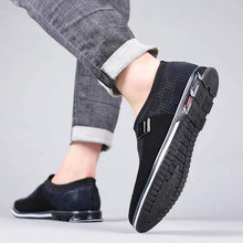 Lade das Bild in den Galerie-Viewer, Herren Wildleder Spleißen Metallschnalle Slip On Soft Sole Business Freizeitschuhe
