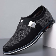 Lade das Bild in den Galerie-Viewer, Herren Wildleder Spleißen Metallschnalle Slip On Soft Sole Business Freizeitschuhe
