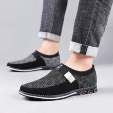 Lade das Bild in den Galerie-Viewer, Herren Wildleder Spleißen Metallschnalle Slip On Soft Sole Business Freizeitschuhe
