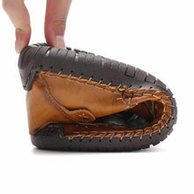 Load image into Gallery viewer, Men&#39;s hand seams, non -slip, large, soft sole, leather leisure shoes
