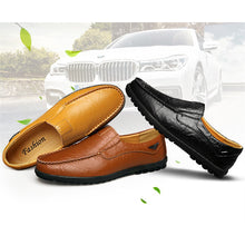 Lade das Bild in den Galerie-Viewer, Herren Echtes Leder Männer Casual Mokassins Atmungs Slip auf Driving Schuhe Loafer
