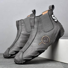 Lade das Bild in den Galerie-Viewer, Herren Leder Atmungsaktive Handnähte Weiche Octopussy Sohle Slip On Trendige Freizeitschuhe
