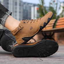 Lade das Bild in den Galerie-Viewer, Herren Damen Warme Plüschschuhe Barfußschuhe Handgefertigte hohe Stiefel aus Wildleder mit Klettverschluss Beck-Schuhe aus wasserdichtem Leder, lässige Turnschuhe, rutschfest, atmungsaktiv (Unisex)
