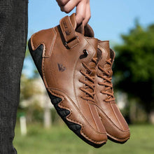 Lade das Bild in den Galerie-Viewer, Herren Damen Warme Plüschschuhe Barfußschuhe Handgefertigte Hohe Stiefel Klettverschluss Beck-Schuhe Wasserdichtem Leder Lässige Turnschuhe Rutschfest Atmungsaktiv (Unisex)

