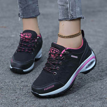 Lade das Bild in den Galerie-Viewer, Damen Herbst &amp; Winter Outdoor Wanderschuhe Dicke Sohle Rutschfeste Weiche Freizeitschuhe
