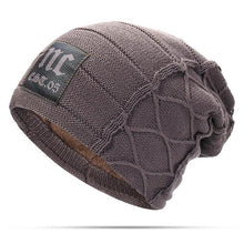 Lade das Bild in den Galerie-Viewer, Herren Winter Plus Samt Warme Strickmütze Lässig NC Letter Solid Skullies Beanie Hat
