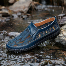 Lade das Bild in den Galerie-Viewer, draussenfeet handgemachte lederschuhe wasserschuhe 31403 blau

