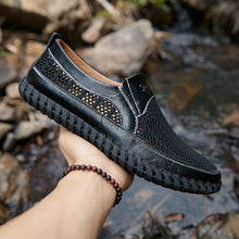 Lade das Bild in den Galerie-Viewer, draussenfeet handgemachte lederschuhe wasserschuhe 31403 schwarz
