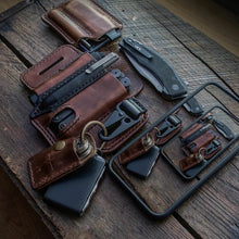 Lade das Bild in den Galerie-Viewer, draussenfeet leder multitool gurteltaschen 31225 kaffee
