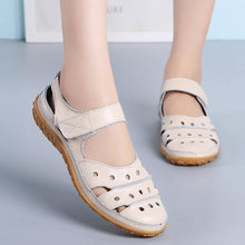Lade das Bild in den Galerie-Viewer, draussenfeet ledersandalen hausschuhe 134073 beige
