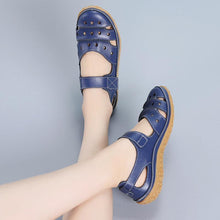Lade das Bild in den Galerie-Viewer, draussenfeet ledersandalen hausschuhe 134073 dunkelblau
