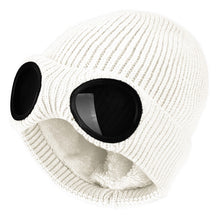 Lade das Bild in den Galerie-Viewer, draussenfeet winter strickmutzen 31419 weiss

